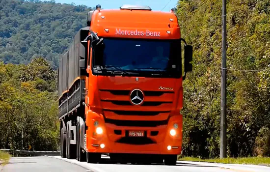 Mercedes-Benz comunica recall de caminhões Actros