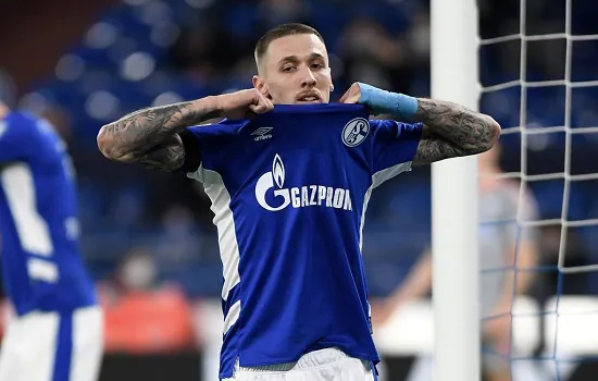 Schalke 04 rompe contrato com estatal russa após 15 anos de patrocínio