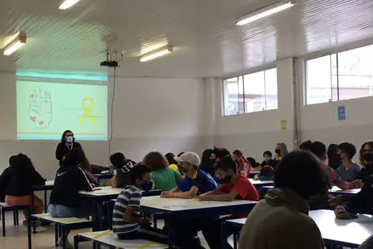 CRAS Quarta Divisão leva campanha Setembro Amarelo para escolas da região