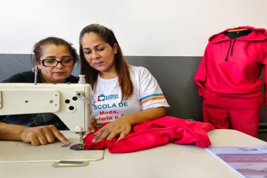 Voluntários costuram roupas para a Campanha do Agasalho: “É feito com muito amor”