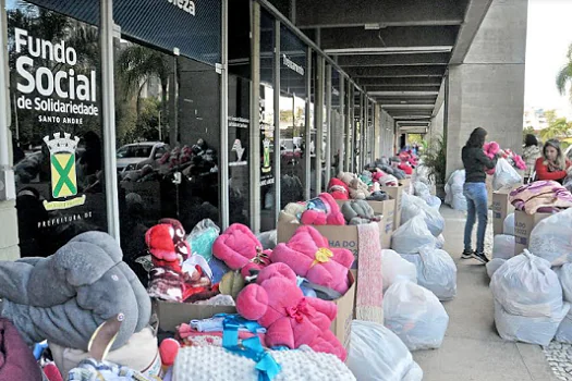 Santo André inicia Campanha do Agasalho com entrega de 50 mil peças doadas