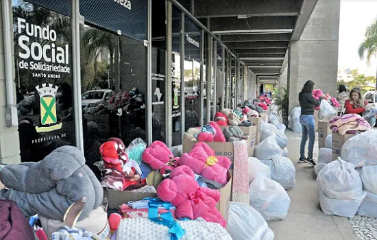 Santo André inicia Campanha do Agasalho com entrega de 50 mil peças doadas