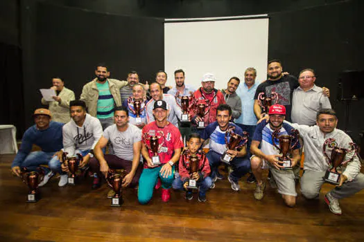 Esportistas dos Campeonatos de Futebol de Ribeirão Pires são homenageados