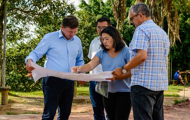 Prefeito Orlando Morando vistoria obras de revitalização do campo do Ferrazópolis