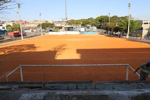 Campo do Ouro Verde, em Diadema, passa por reforma