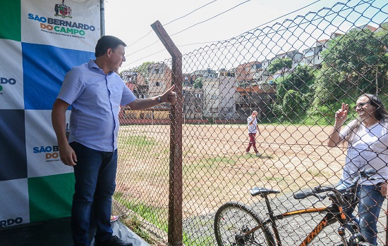 Prefeito Orlando Morando dá início à reforma dos campos do Pérola FC e Ferrazópolis