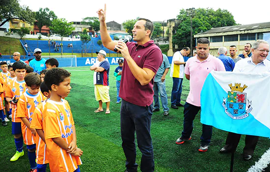 Reforma do campo do Jardim ABC amplia oferta de esporte e lazer _x000D_