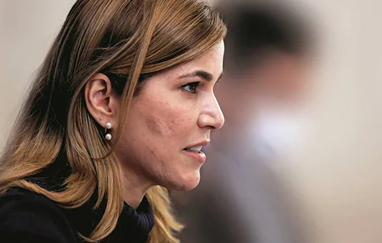 Mayra Pinheiro quer que reconsiderem pedido para ficar em silêncio na CPI