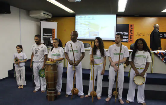 Capoeira do Grande ABC é enaltecida em homenagem aos mestres do esporte