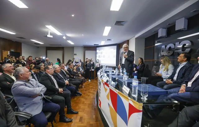 Caravana Jovem Aprendiz Paulista apresenta benefícios do programa a pequenos empresários