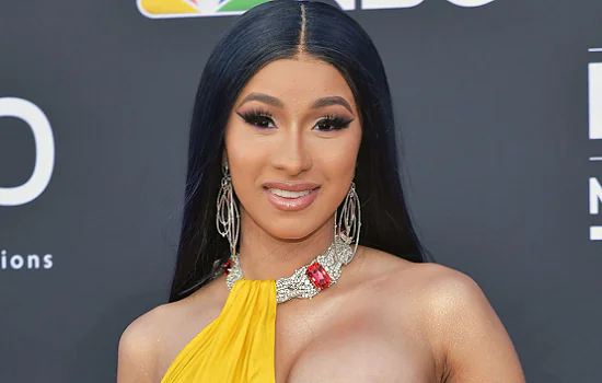 Cardi B é a 1ª rapper feminina a ter quatro músicas com 1 bilhão de streams no Spotify