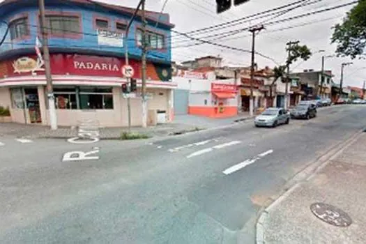 Serviços na rede de esgoto interditam rua Carijós neste domingo (17)