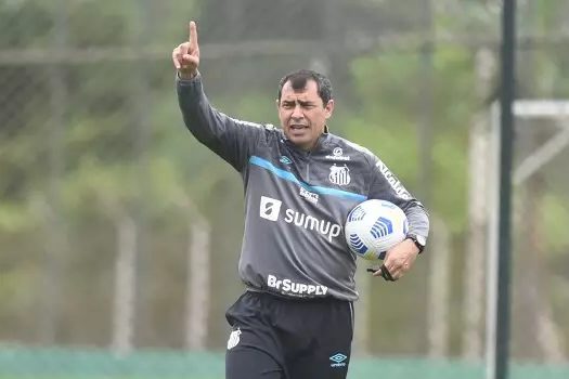 Carille pode alterar o esquema tático do Santos para o clássico com o São Paulo