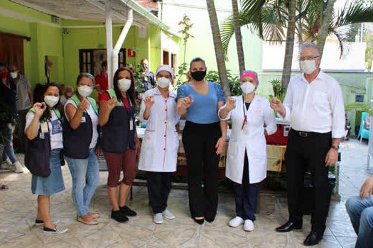 Em São Bernardo, Carla Morando participa da campanha de imunização contra a COVID-19