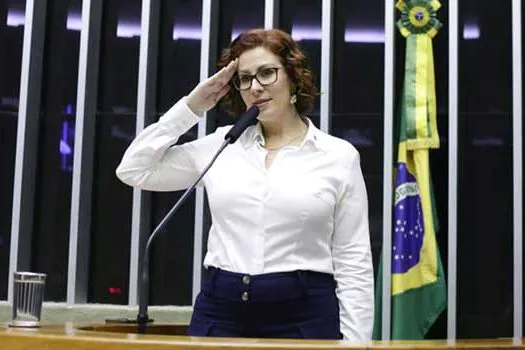 Carla Zambelli intimada pela PF sobre 7 de Setembro; “o mar ficará agitado”, diz