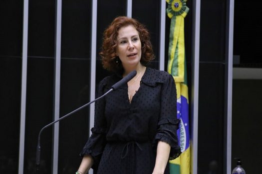 Ministro do TSE envia para São Paulo ação contra Carla Zambelli