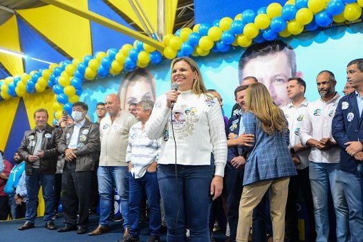Inauguração de comitê central impulsiona campanha pela reeleição da deputada Carla Morando