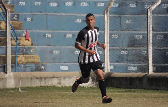 Carlinhos comemora gol contra a Ponte Preta e já projeta sequência do time