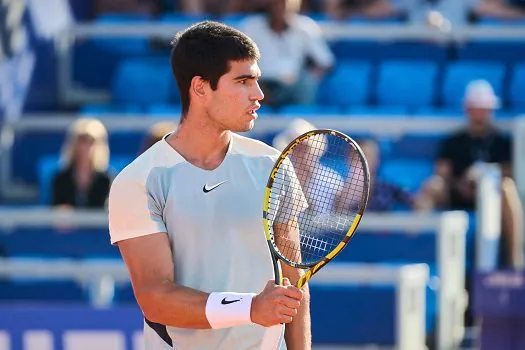 Alcaraz passa apuros, mas chega na final de Umag pelo segundo ano consecutivo