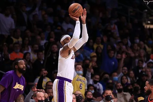 Carmelo Anthony se destaca em vitória dos Lakers, finalmente no positivo na NBA