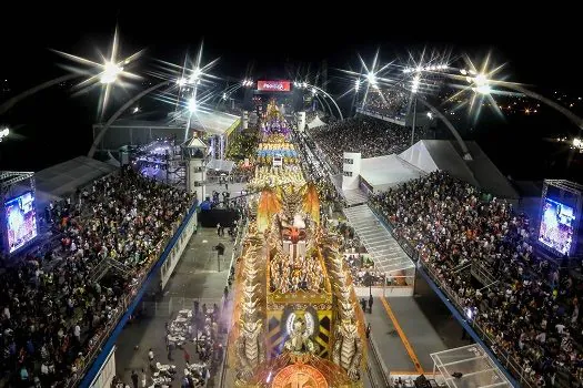 Ingressos para carnaval no sambódromo em SP voltam a ser vendidos hoje