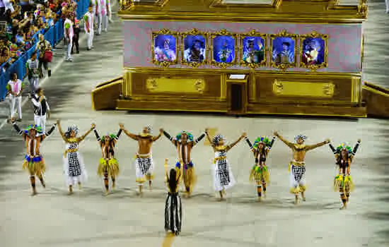 Mangueira emociona com homenagem a Marielle Franco