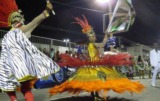 Prefeitura do Rio assina acordo para repasse de verbas a escolas de samba