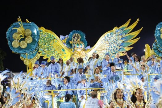 Quatro escolas brilham na segunda noite de desfiles no Rio