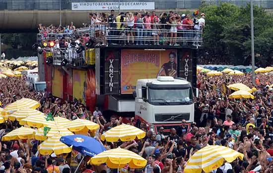 Carnaval: blocos de rua e escolas de samba promovem ensaios e shows; veja a programação