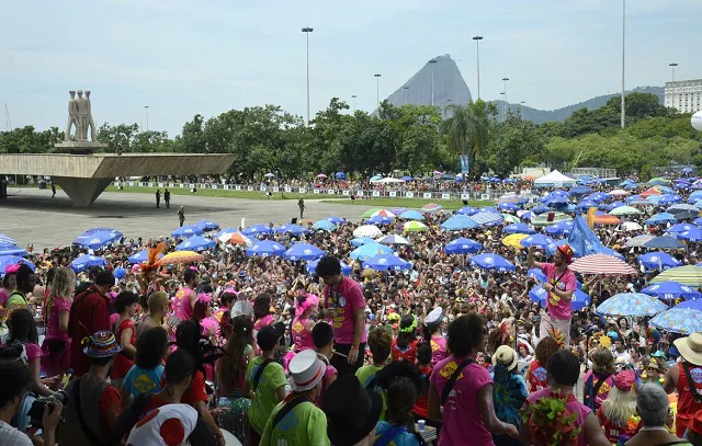 RJ tem 41 blocos de rua nesta segunda-feira de carnaval