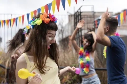 Carnaval não é feriado nacional e empresas não são obrigadas a oferecer recesso