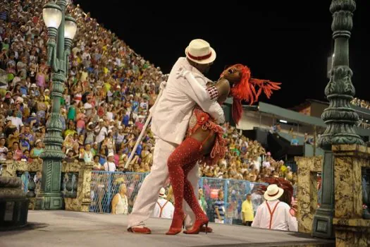 Carnaval: Sambar de salto alto pode causar danos à saúde?