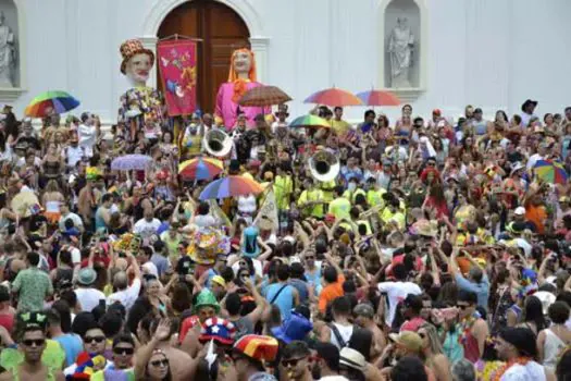 Pais e responsáveis devem ficar atentos com crianças e adolescentes durante o carnaval