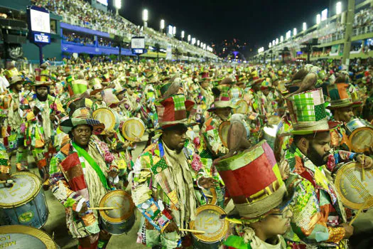 Saúde SP define os protocolos sanitários para os desfiles do Carnaval 2022