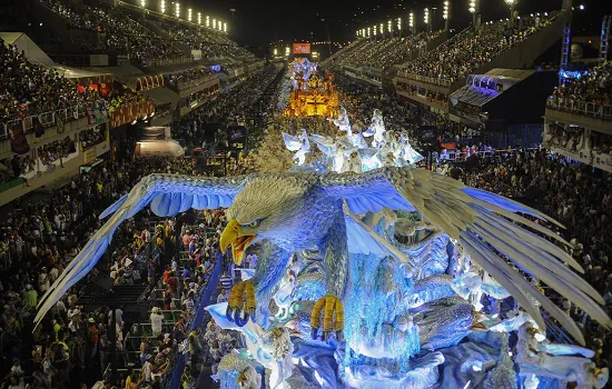 Escolas de samba do RJ começam a ensaiar domingo (13) no Sambódromo