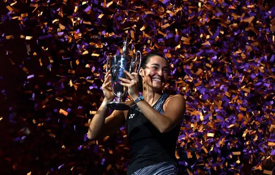 Caroline Garcia derrota Aryna Sabalenka e é campeã do WTA Finals