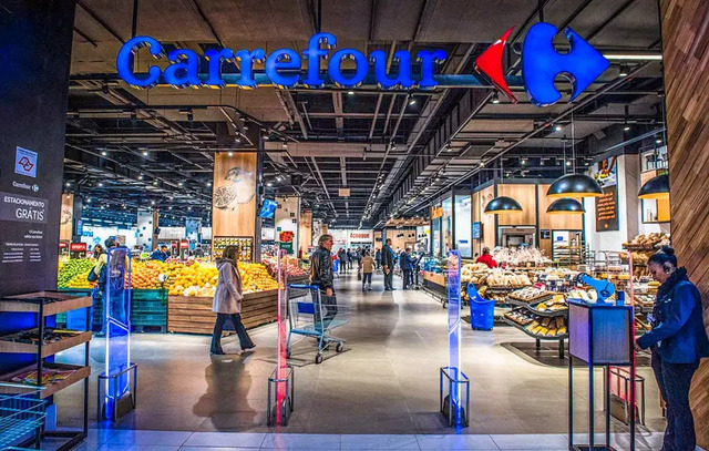 Carrefour diz que segurança que agrediu em uma de suas lojas não é funcionário