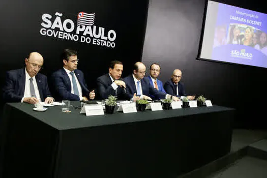 Gov SP apresenta reestruturação de carreira de professor com salário inicial de R$ 4 mil