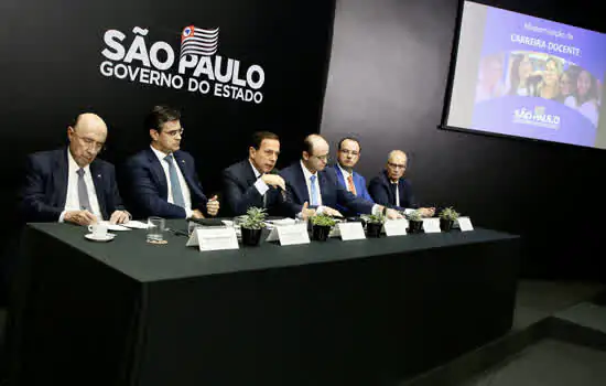 Gov SP apresenta reestruturação de carreira de professor com salário inicial de R$ 4 mil