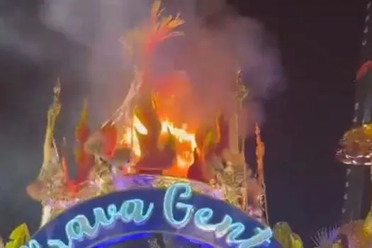 Parte do abre-alas da Beija-Flor pega fogo antes de desfile na Sapucaí