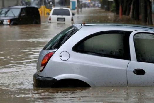 Saiba o que fazer se o seu carro for atingido por uma inundação