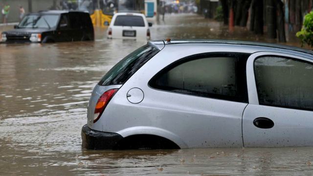 Saiba o que fazer se o seu carro for atingido por uma inundação