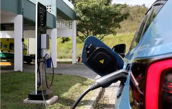 Rodovias concedidas do estado ampliam os pontos de abastecimento para carros elétricos