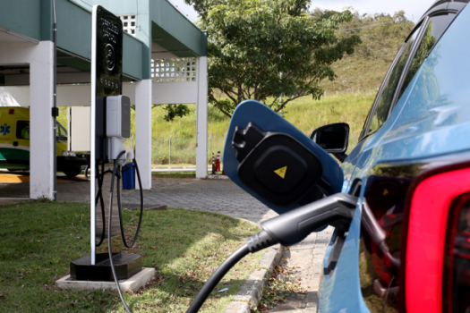 Principais vias paulistas oferecem pontos gratuitos de recarga para carros elétricos