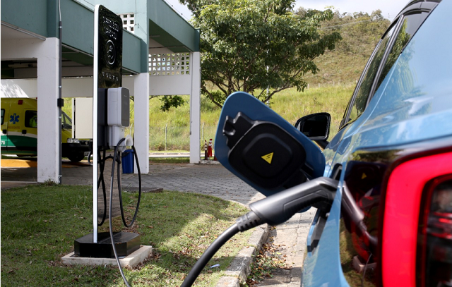 Principais vias paulistas oferecem pontos gratuitos de recarga para carros elétricos