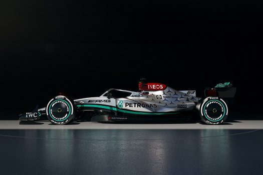 Com a cor prata de volta, Mercedes apresenta o modelo W13 para a temporada 2022