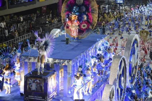 CET monitora a travessia de carros alegóricos do Carnaval 2023