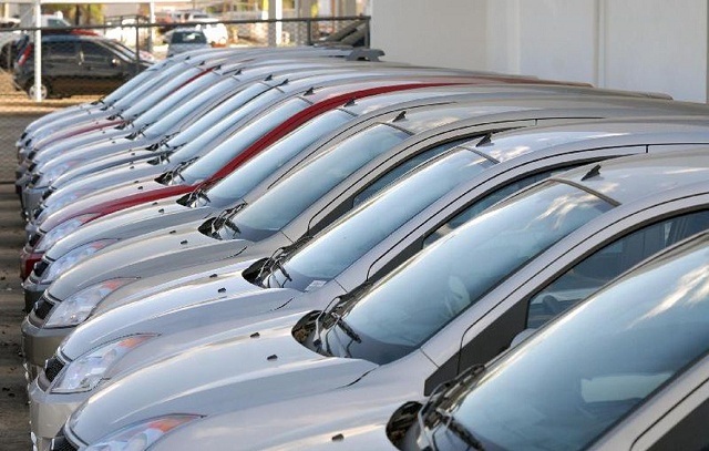 CET leiloa 220 veículos removidos por estacionamento irregular
