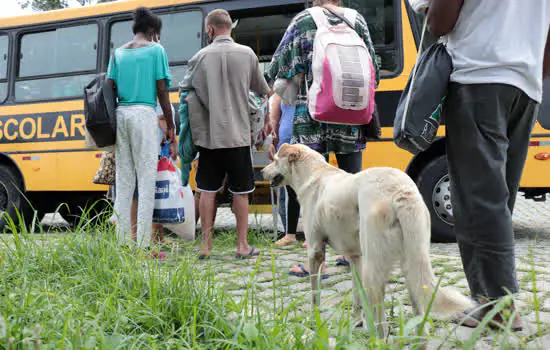 Moradores em situação de rua retornam à sede da Casa de Acolhida