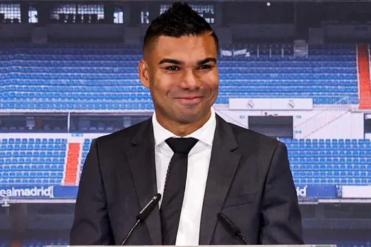 Casemiro é enaltecido e emociona Real Madrid em despedida: ‘Um dos nossos mitos’